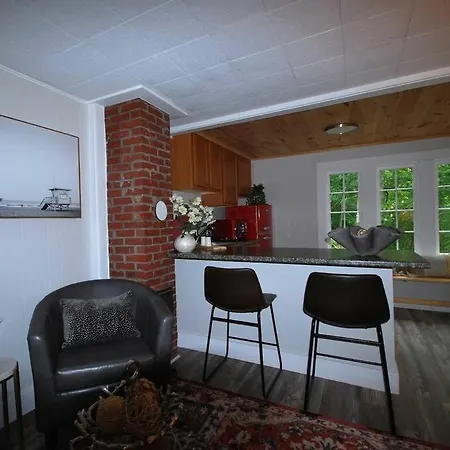 Spacious 1 Bedroom Cottage Close To Everything 3 Edgecomb Exterior photo