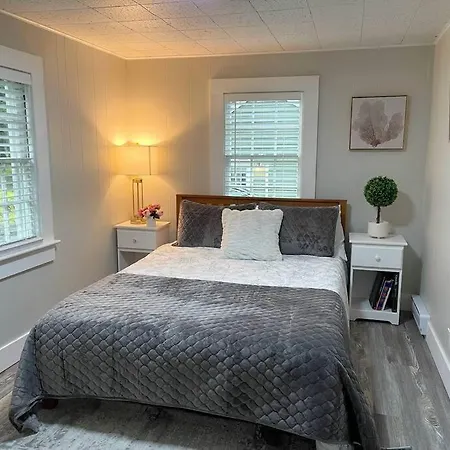 Spacious 1 Bedroom Cottage Close To Everything 3 Edgecomb Exterior photo