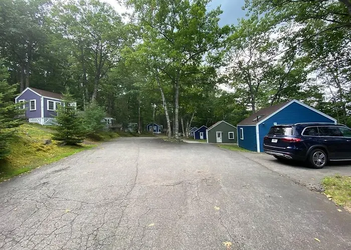 Spacious 1 Bedroom Cottage Close To Everything 3