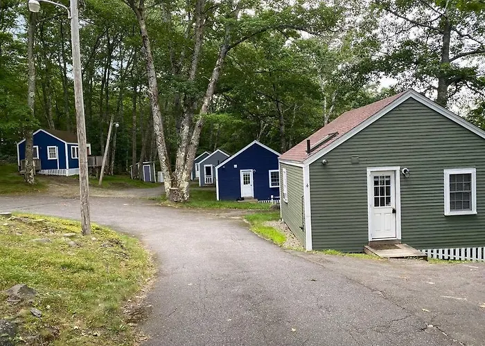 Spacious 1 Bedroom Cottage Close To Everything 3