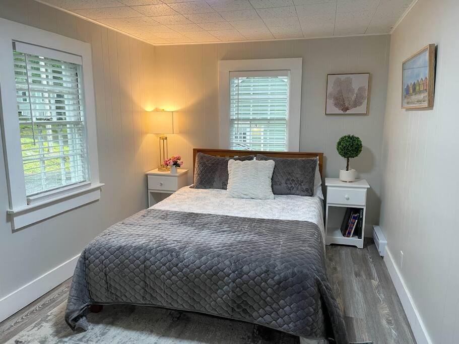 Spacious 1 Bedroom Close To Everything 3